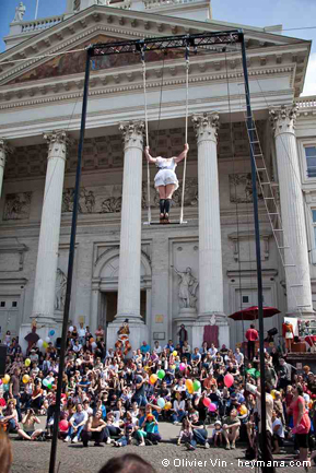 Violaine Bishop trapziste cirque, numro de trapze ballant de Violaine Bishop, 2009